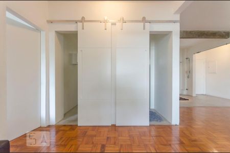 Banheiros de apartamento para alugar com 1 quarto, 90m² em Higienópolis, São Paulo
