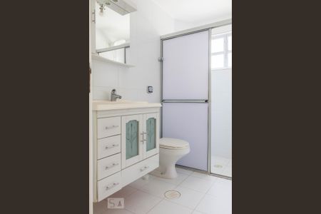 Banheiro de apartamento para alugar com 2 quartos, 65m² em Vila Clementino, São Paulo