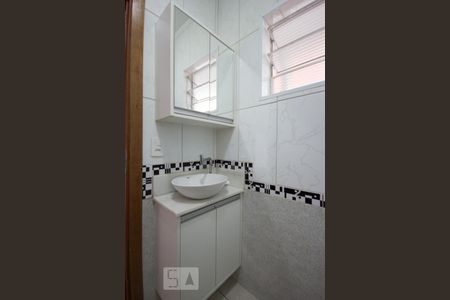 Banheiro de kitnet/studio para alugar com 1 quarto, 25m² em Jardim Chapadao, Campinas