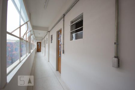 Corredor dos aptos de kitnet/studio para alugar com 1 quarto, 25m² em Jardim Chapadao, Campinas