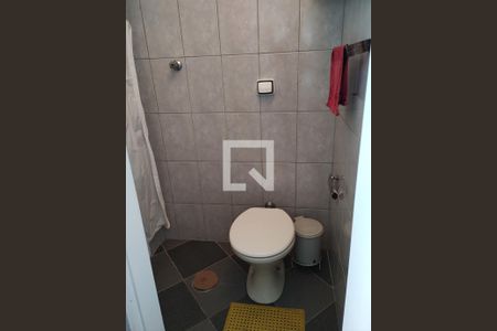 Banheiro de serviço de apartamento para alugar com 3 quartos, 107m² em Paraíso, São Paulo