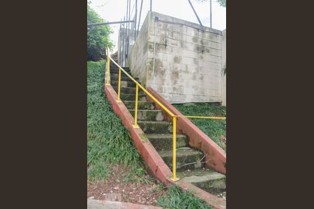 Apartamento à venda com 82m², 3 quartos e 1 vagaEscada de acesso a quadra