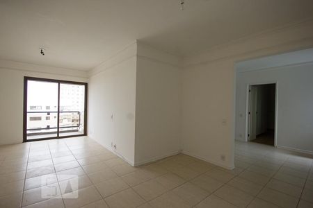 Sala com sacada de apartamento à venda com 3 quartos, 115m² em Cambuí, Campinas
