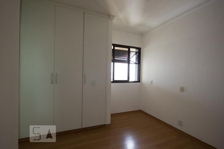 Apartamento à venda com 115m², 3 quartos e 2 vagasSuíte com armários