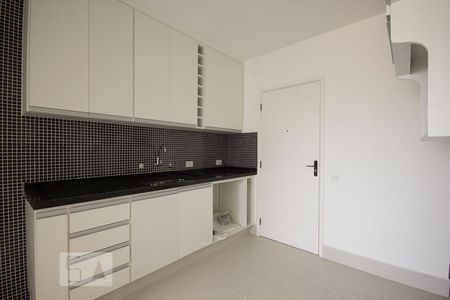 Cozinha com armários, entrada de serviço de apartamento à venda com 3 quartos, 115m² em Cambuí, Campinas