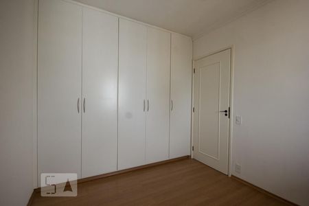 Apartamento à venda com 115m², 3 quartos e 2 vagasQuarto 2 com armários