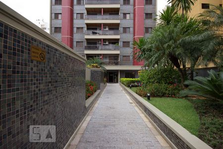 Apartamento à venda com 115m², 3 quartos e 2 vagasEntrada do prédio