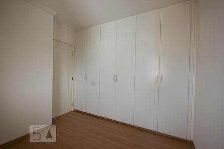 Apartamento à venda com 115m², 3 quartos e 2 vagasQuarto 3 com armários