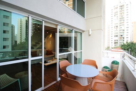 Varanda  de apartamento para alugar com 1 quarto, 74m² em Vila Nova Conceição, São Paulo