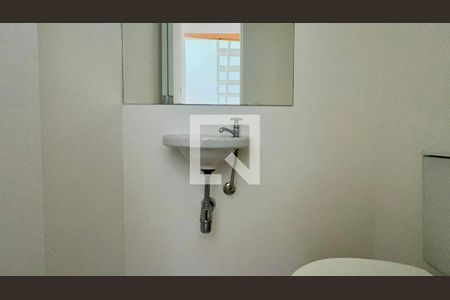 Lavabo de apartamento para alugar com 1 quarto, 47m² em Sumarezinho, São Paulo