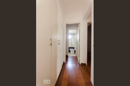 Corredor de apartamento para alugar com 3 quartos, 91m² em Vila Madalena, São Paulo