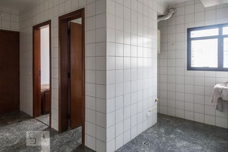 Apartamento à venda com 250m², 3 quartos e 3 vagas Apartamento à venda com 250m², 3 quartos e 3 vagasÁrea de serviço