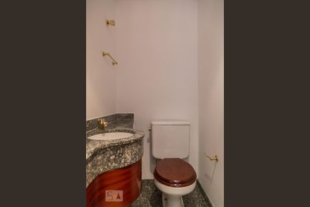 Apartamento à venda com 250m², 3 quartos e 3 vagas Apartamento à venda com 250m², 3 quartos e 3 vagasLavabo