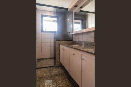 Apartamento à venda com 250m², 3 quartos e 3 vagas Apartamento à venda com 250m², 3 quartos e 3 vagasBanheiro da Suite 1