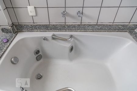 Apartamento à venda com 250m², 3 quartos e 3 vagas Apartamento à venda com 250m², 3 quartos e 3 vagasBanheiro da Suite 2 (hidromassagem)