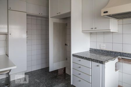 Apartamento à venda com 250m², 3 quartos e 3 vagas Apartamento à venda com 250m², 3 quartos e 3 vagasCozinha