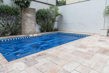 Apartamento à venda com 250m², 3 quartos e 3 vagas Apartamento à venda com 250m², 3 quartos e 3 vagasPiscina