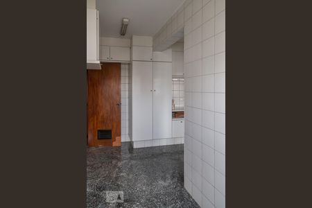 Apartamento à venda com 250m², 3 quartos e 3 vagas Apartamento à venda com 250m², 3 quartos e 3 vagasÁrea de serviço