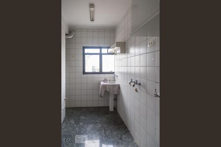 Apartamento à venda com 250m², 3 quartos e 3 vagas Apartamento à venda com 250m², 3 quartos e 3 vagasÁrea de serviço