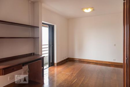 Apartamento à venda com 250m², 3 quartos e 3 vagas Apartamento à venda com 250m², 3 quartos e 3 vagasSuite 2