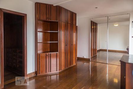 Apartamento à venda com 250m², 3 quartos e 3 vagas Apartamento à venda com 250m², 3 quartos e 3 vagasSuite 2