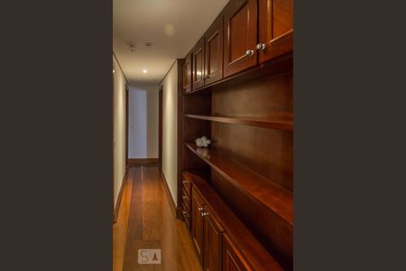 Apartamento à venda com 250m², 3 quartos e 3 vagas Apartamento à venda com 250m², 3 quartos e 3 vagasCorredor