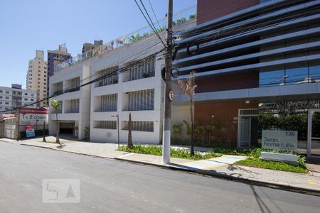 Apartamento à venda com 47m², 1 quarto e 1 vaga Apartamento à venda com 47m², 1 quarto e 1 vagaFachada do estacionamento