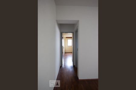 Corredor para quarto e banheiro de apartamento à venda com 1 quarto, 56m² em Centro, Campinas