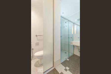 Banheiro de apartamento para alugar com 3 quartos, 168m² em Cerqueira César, São Paulo