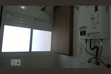 Apartamento para alugar com 50m², 1 quarto e 1 vagaDetalhe da área de serviço com armário 