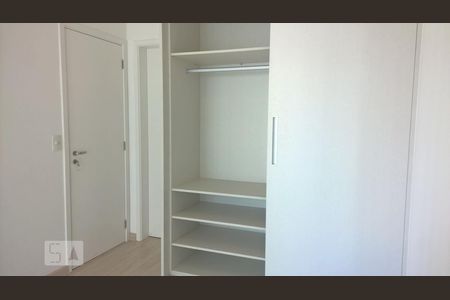 Apartamento para alugar com 50m², 1 quarto e 1 vagaDetalhes do armário da suíte