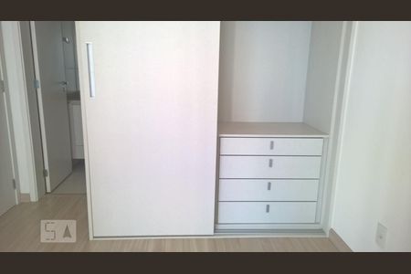 Apartamento para alugar com 50m², 1 quarto e 1 vagaDetalhes do armário da suíte