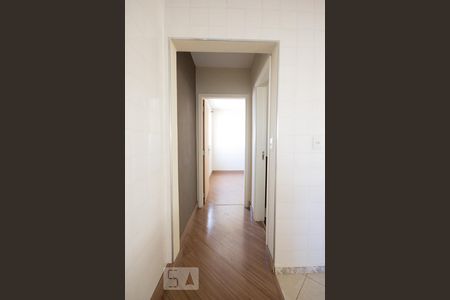 Corredor para os quartos de apartamento para alugar com 1 quarto, 60m² em Botafogo, Campinas