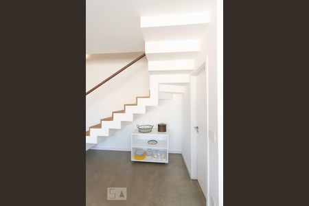 Apartamento à venda com 83m², 1 quarto e 1 vagaEscada