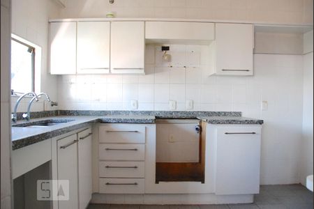 cozinha de apartamento à venda com 3 quartos, 143m² em Cambuí, Campinas