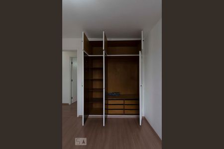Apartamento para alugar com 118m², 3 quartos e sem vagaQuarto 3 (Armários)