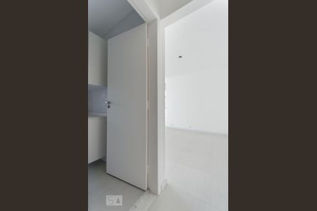 Entrada social de apartamento para alugar com 2 quartos, 58m² em Vila Madalena, São Paulo