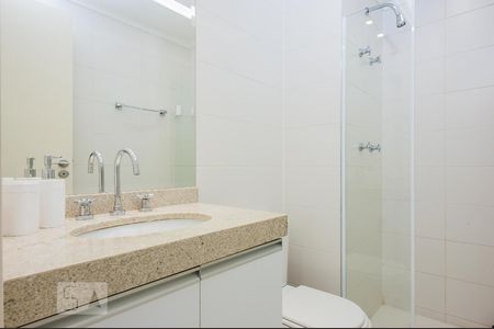 Banho completo de apartamento para alugar com 1 quarto, 51m² em Parque Colonial, São Paulo