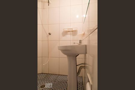 Banheiro de kitnet/studio à venda com 1 quarto, 30m² em Aclimação, São Paulo