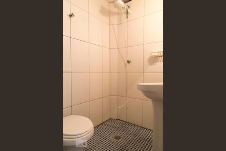 Banheiro de kitnet/studio à venda com 1 quarto, 30m² em Aclimação, São Paulo