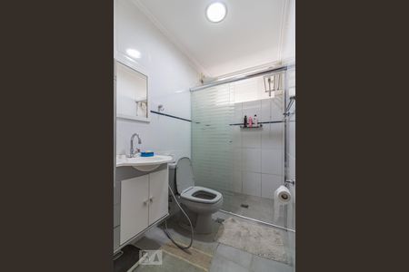 Banheiro de apartamento à venda com 2 quartos, 77m² em Água Branca, São Paulo