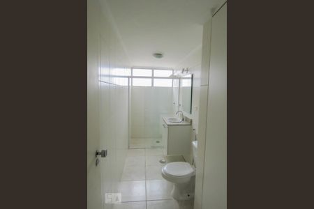 Apartamento para alugar com 126m², 3 quartos e 2 vagas Apartamento para alugar com 126m², 3 quartos e 2 vagasBanheiro 2