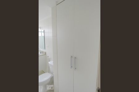 Apartamento para alugar com 126m², 3 quartos e 2 vagas Apartamento para alugar com 126m², 3 quartos e 2 vagasBanheiro 2