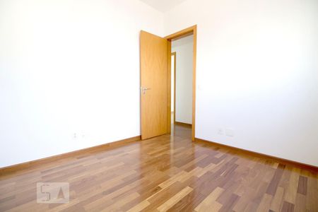 Apartamento à venda com 120m², 3 quartos e 4 vagasQuarto 2