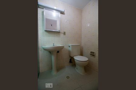Banheiro de kitnet/studio para alugar com 1 quarto, 50m² em Indianópolis, São Paulo