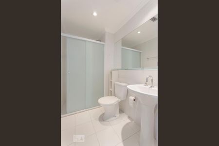 Banheiro de apartamento para alugar com 1 quarto, 41m² em Água Branca, São Paulo