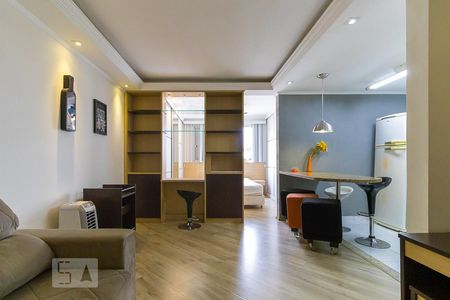 Sala de kitnet/studio para alugar com 1 quarto, 51m² em Centro, Campinas