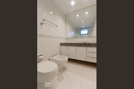 Apartamento à venda com 387m², 4 quartos e 4 vagasBanheiro  Suíte 2