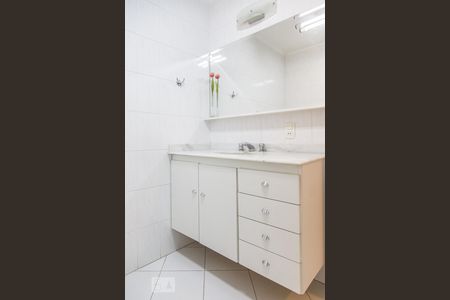 Banheiro de apartamento à venda com 2 quartos, 92m² em Itaim Bibi, São Paulo