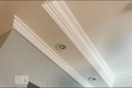 Detalhe teto sala de apartamento para alugar com 2 quartos, 60m² em Vila Pompéia, São Paulo